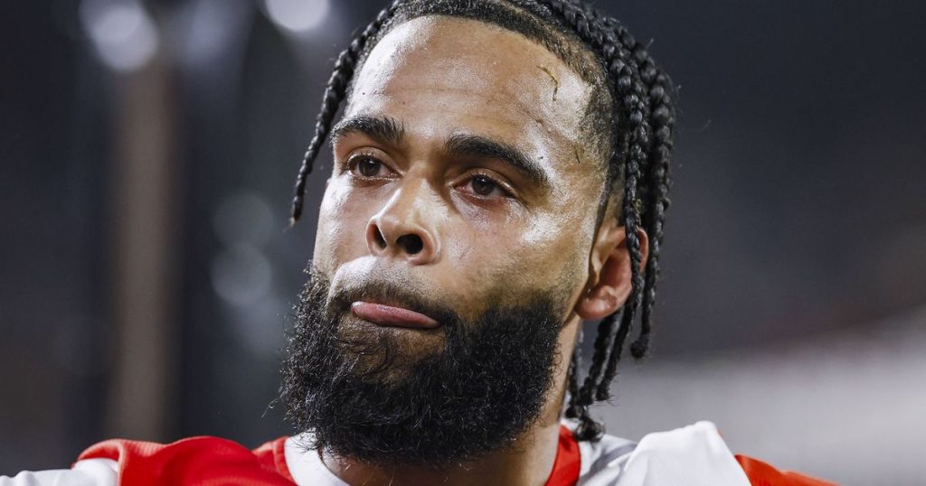 Physical Problems Persist Sporting - Physical Problems Persist: St. Juste Leaves the Field After Coming Off the Bench