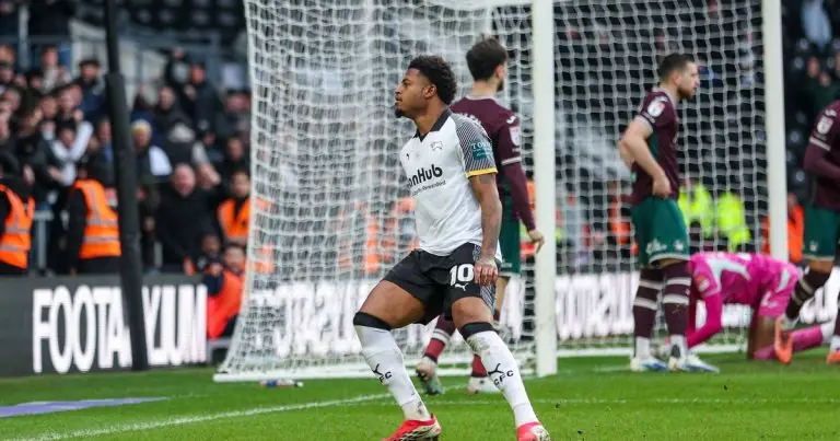 Derby County Swansea City - After two consecutive victories, Vítor Matos' Swansea loses