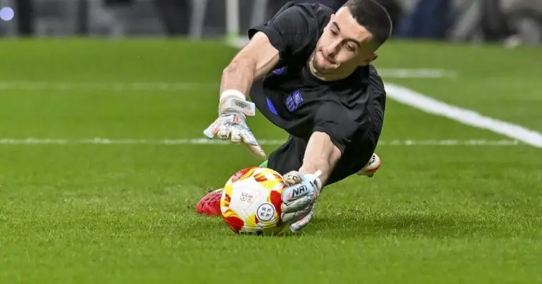 Monumental Error Barcelona - Monumental Error by Goalkeeper Costs Barcelona Dearly (video)