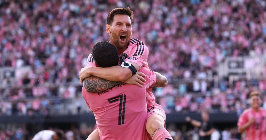 After Ronaldo Donald Trump This - After Ronaldo, Messi Will Also Be Welcomed by Donald Trump