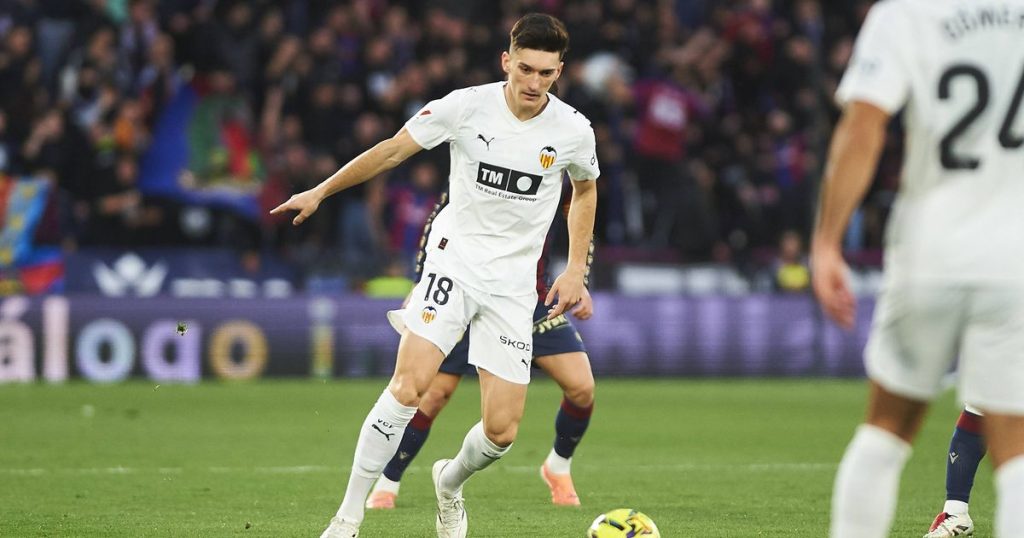 Spain Levante Levante UD - Former Vitória and Tondela Receives Treatment Similar to Figo in Spain