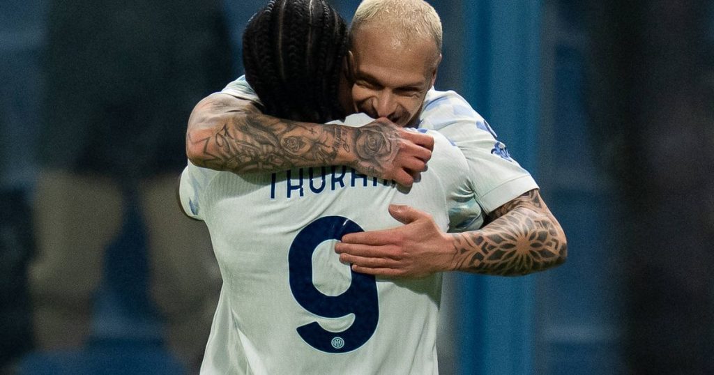 Back Shines Inter Wins - Italy: Full-Back Shines, Ex-Benfica Player Sent Off, and Inter Wins 'Five-Nil'