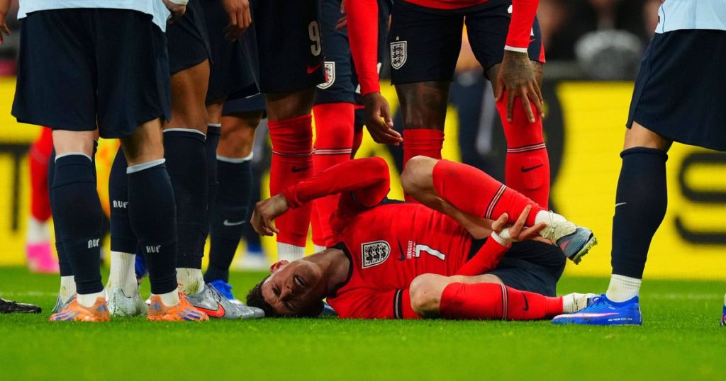 Barcelona Phil Foden - [EN] «Poderia ter partido a perna ao Foden»: Inglaterra em fúria com esta entrada