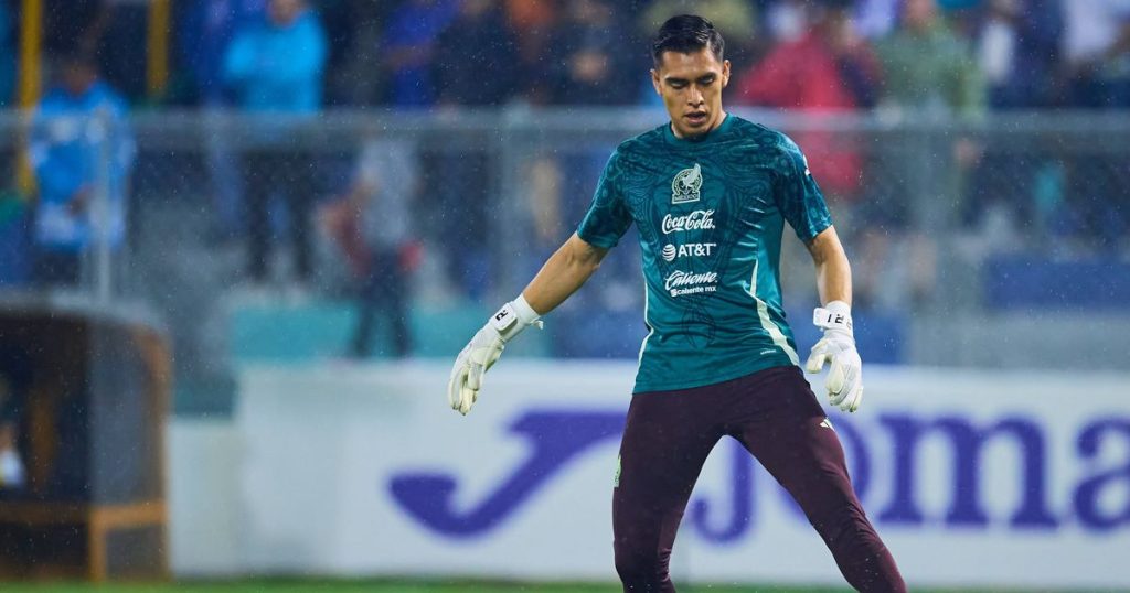 Estadio Azteca Gianni Infantino - Mexican fans chant homophobic slurs... against their own goalkeeper