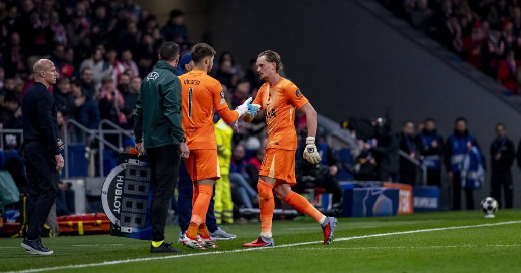 Tottenham Guglielmo Vicario - Fighting to stay in the Premier League, Tottenham faces new headache