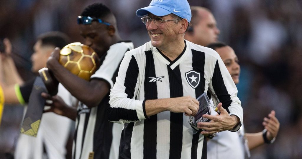 John Textor Manchester United - Textor may be a good person, but he's a compulsive liar