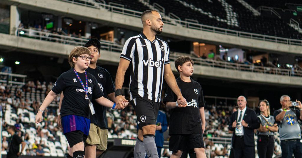 Arthur Cabral Marcelo Paz - Negotiations for Arthur Cabral's Transfer Without Resolution