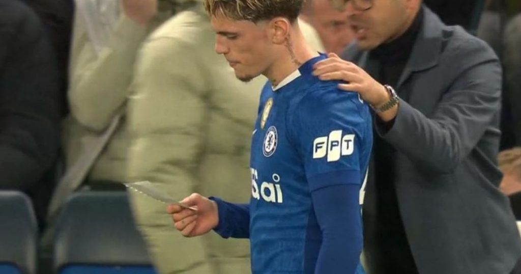 Chelsea Liam Rosenior - Video: Chelsea coach passes note in the 83rd minute (losing 0-3) and Garnacho can't believe it
