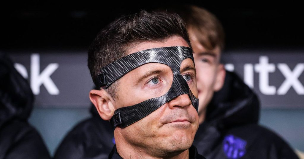 Robert Lewandowski Barcelona - Lewandowski leaves future at Barça open: "I don't even know..."