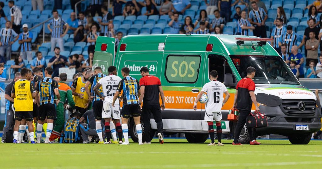 Porto Alegre MY GOD - Ex-Boavista suffers shocking injury while playing for Luís Castro's team