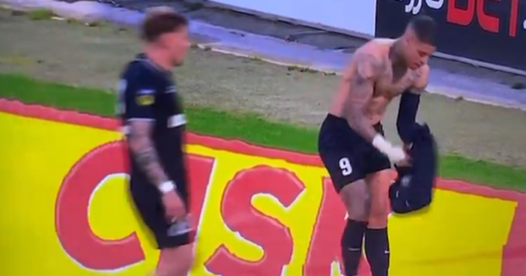 GPS This Gil Vicente - VIDEO: Bicycle kick, forgets he has a yellow card and tries to blame... the GPS
