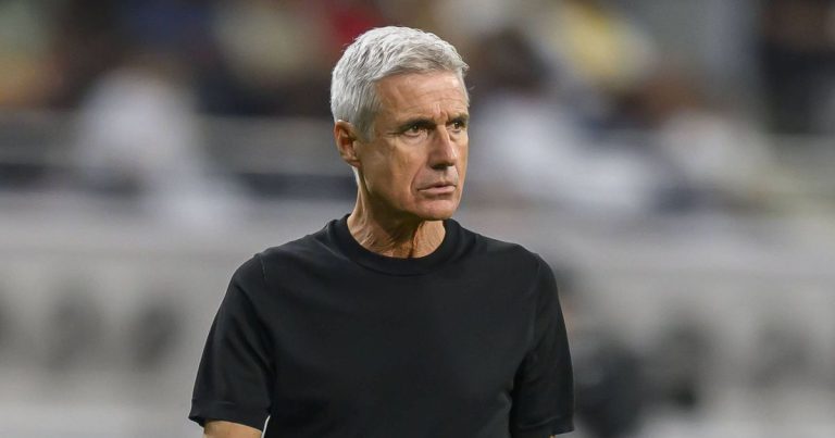 Red Bull Bragantino The Portuguese - Luís Castro justifies Grêmio's draw with physical strain, absences, and missed opportunities