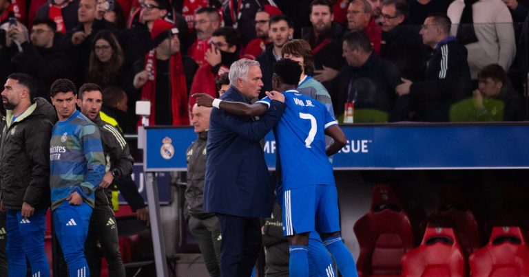 Benfica Eden Hazard Real Madrid - Hazard gives advice to Vinícius about the controversial celebration against Benfica