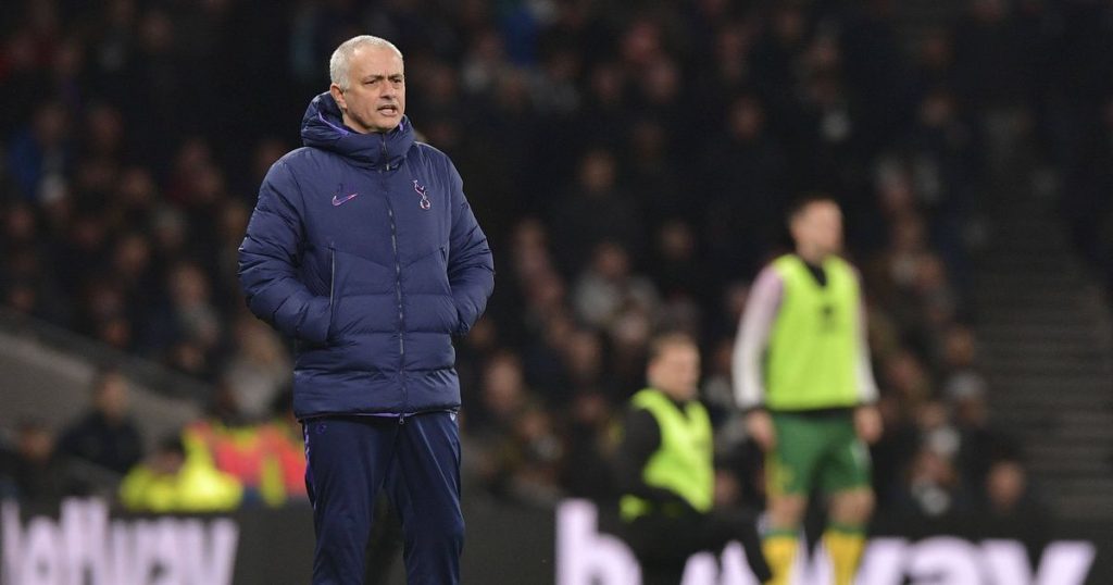 Gus Poyet Tottenham - Mourinho was hired to win a trophy and was fired before a final