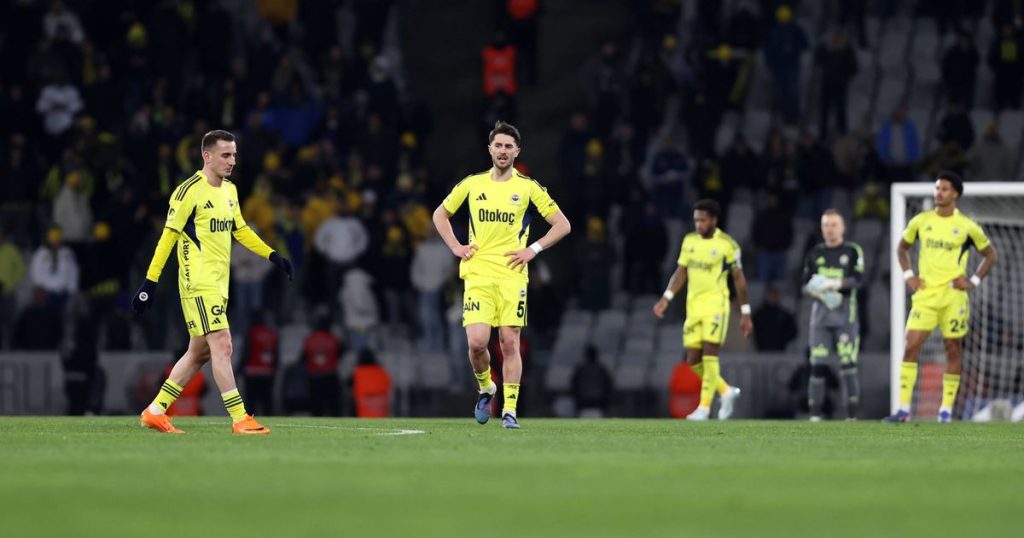 Benfica Bartug Elmaz - Fenerbahçe exits the unbeaten club, leaving only Benfica and two others