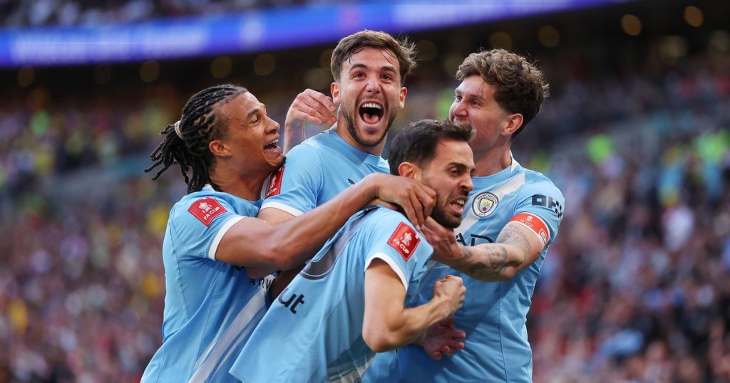 FC Porto Tem de - [EN] Guardiola rendido a ex-FC Porto: «Tem de acreditar mais nele»