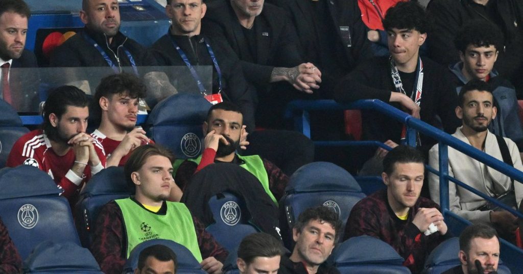 PSG Liverpool - [EN] Ainda aqueceu mas... Slot explica não utilização de Salah contra o PSG