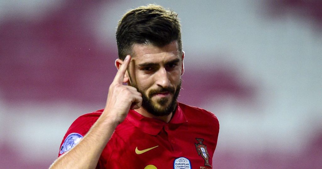 LA Galaxy Champions da CONCACAF - [EN] SONDAGEM: Paulinho fez um 'hat trick' frente aos LA Galaxy. Devia ser convocado para o Mundial?