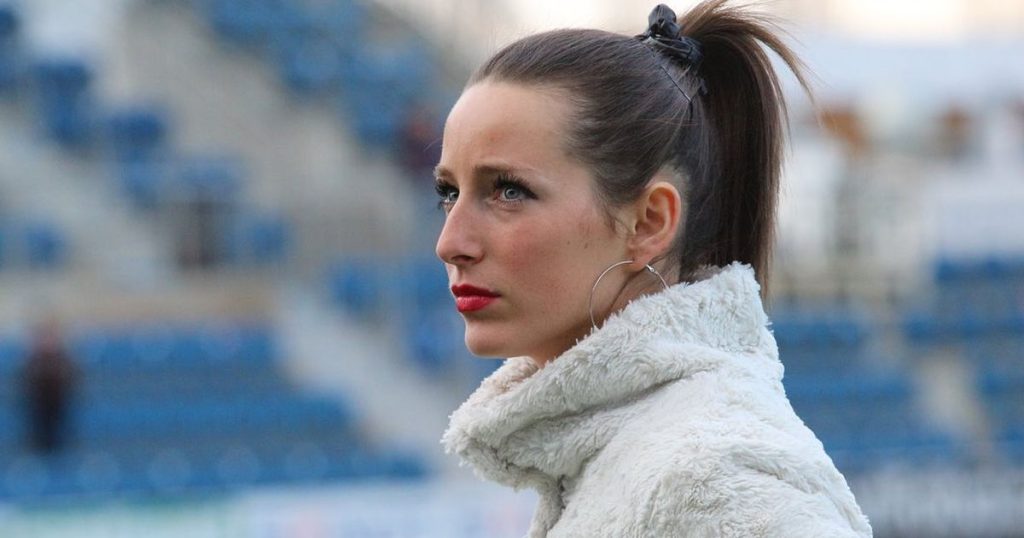 Petr Vlachovsky Kristyna Janku - [EN] Escândalo na Chéquia: treinador filmou jogadoras a despirem-se no balneário