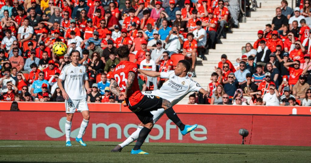 Real Madrid Samu Costa - [EN] Real Madrid perde em Maiorca em dia de clássico decisivo