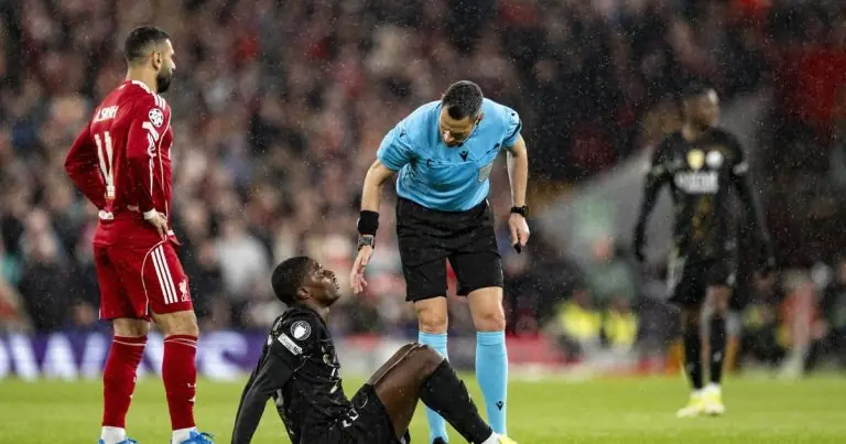 Dor de Nuno Mendes - [EN] Dor de cabeça para Martínez? Nuno Mendes sai lesionado em Liverpool