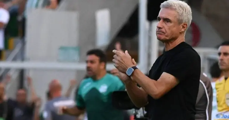 Apesar da Deportivo Riestra - [EN] Grêmio volta às vitórias, mas Luís Castro não está satisfeito