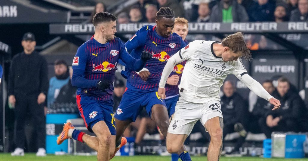 Borussia Monchengladbach Artigos Relacionados - [EN] Sem cerveja nem salsicha: adeptos do Gladbach protestam Leipzig... 'em jejum'