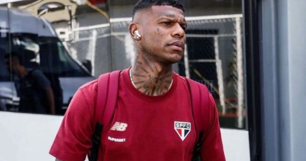 Robert Arboleda Apesar de - [EN] Porsche confiscado, dívidas e ameaças de morte levaram a fuga de jogador do São Paulo