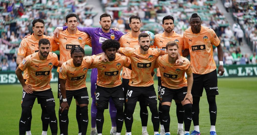 Barcelona Rayo Vallecano - [EN] Qual a melhor? Camisolas «retro» da La Liga deslumbraram (fotos)