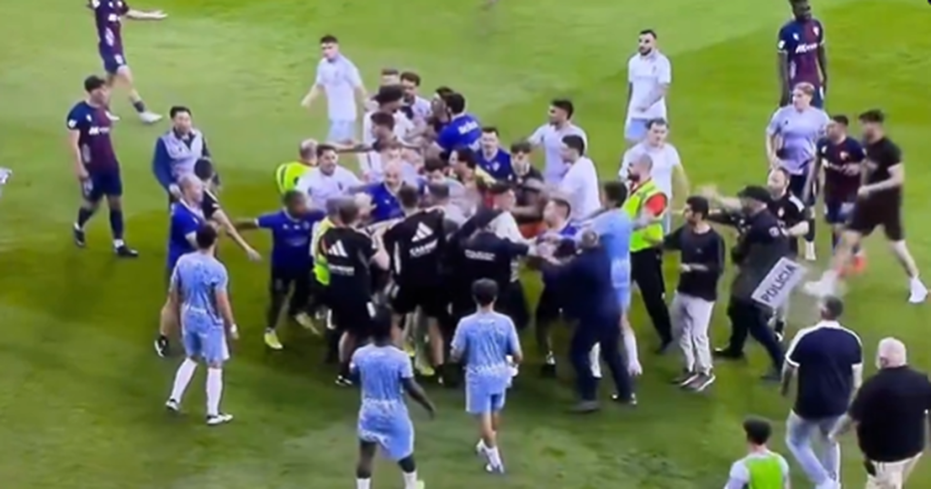 Esteban Andrada Jorge Valido - [EN] VÍDEO: internacional argentino dá soco a adversário após ser expulso