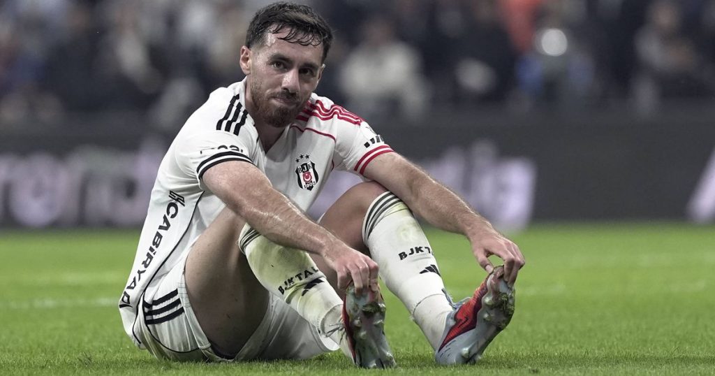 Benfica IN Sports - [EN] Kokçu admite dificuldades após deixar o Benfica: «Já não me afeta…»