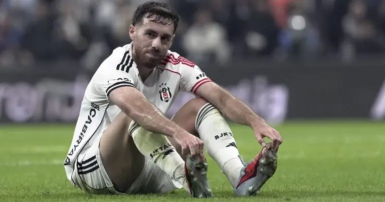 Benfica IN Sports - [EN] Kokçu admite dificuldades após deixar o Benfica: «Já não me afeta…»