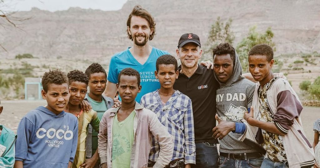 Mas Neven Subotic Mats Hummels - [EN] «Fez-se santo!»: ex-estrela do Dortmund doou fortuna e tornou-se voluntário