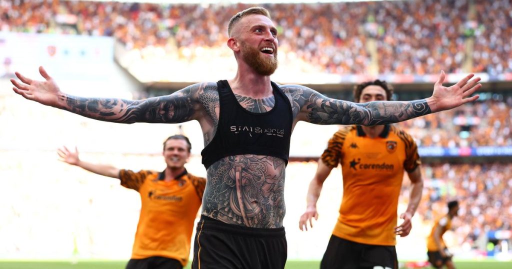 Hull City Oliver Mc Burnie - [EN] Hull City está de regresso à Premier League, uma década depois