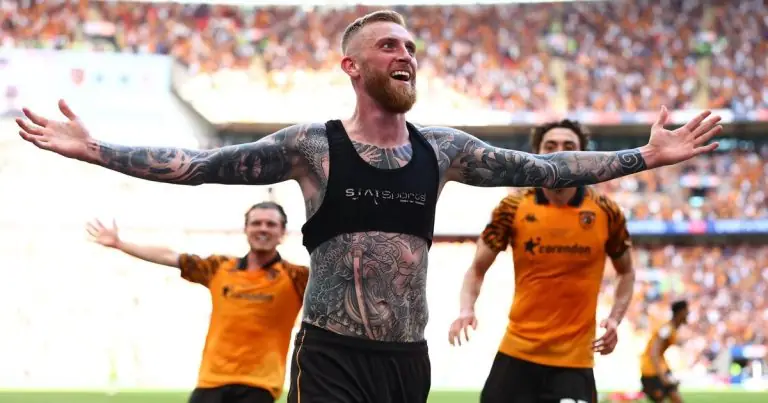 Hull City Oliver Mc Burnie - [EN] Hull City está de regresso à Premier League, uma década depois