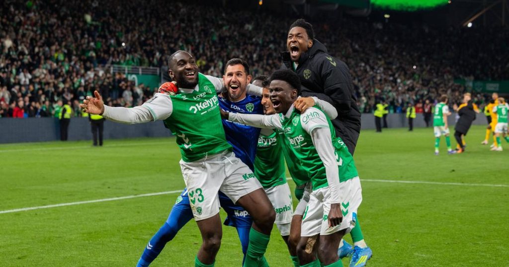 Brice Maubleu Philippe Montanier - [EN] Guardião entra para defender quatro penáltis e manter vivo o sonho do Saint-Étienne