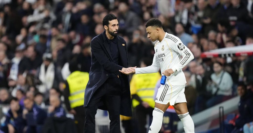 Real Madrid Barcelona - [EN] «Arbeloa disse-me que era o quarto avançado…», atira Mbappé... mas treinador desmente