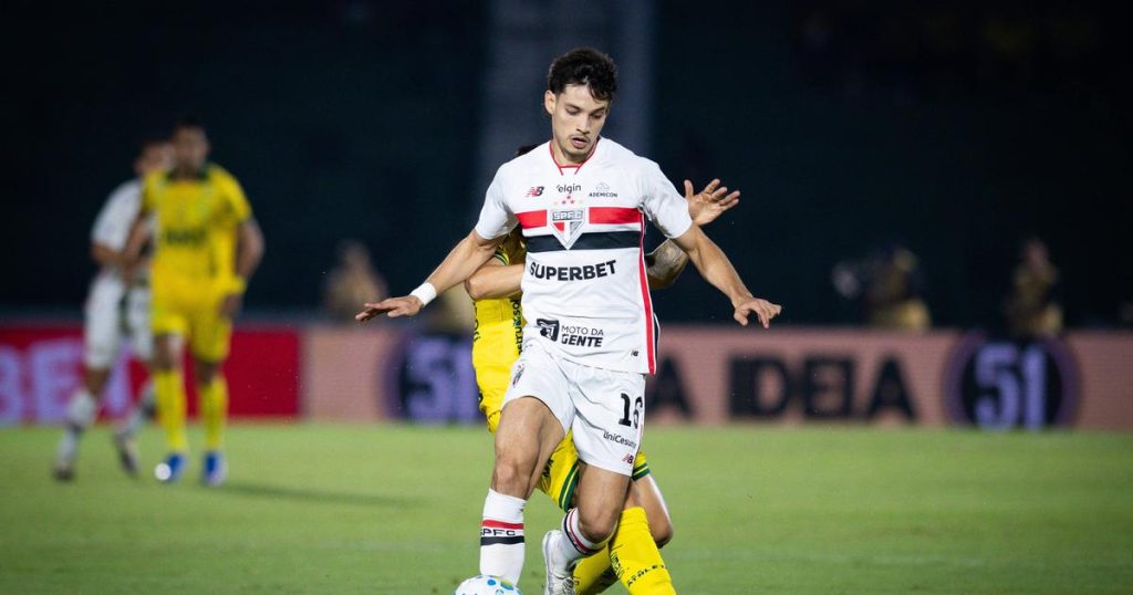 Superior Tribunal de Globo Esporte - [EN] Brasileirão: jogador arrisca suspensão de seis jogos por gesto obsceno