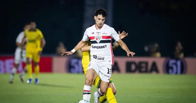 Superior Tribunal de Globo Esporte - [EN] Brasileirão: jogador arrisca suspensão de seis jogos por gesto obsceno
