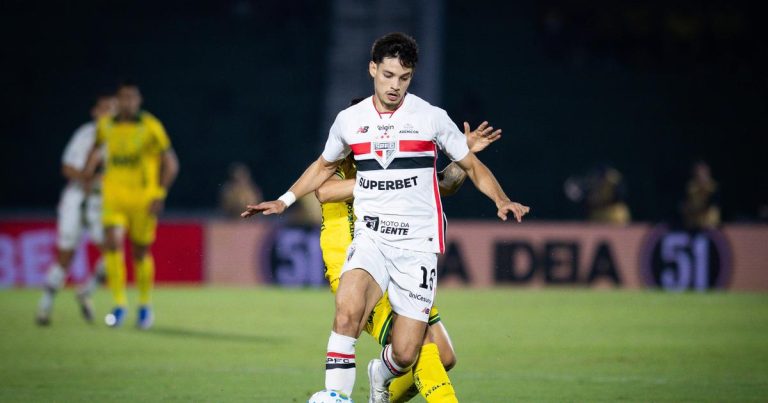 Superior Tribunal de Globo Esporte - [EN] Brasileirão: jogador arrisca suspensão de seis jogos por gesto obsceno
