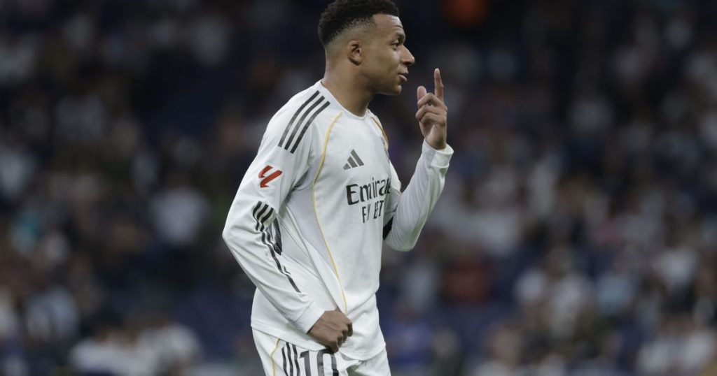 Real Madrid Barcelona - [EN] Mbappé desapareceu do treino após saber que não seria titular no clássico