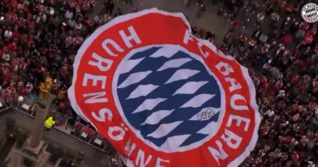 Bayern Munique FC Bayern - [EN] Incrível: rival do Bayern infiltra bandeira gigante com provocação nos festejos do título