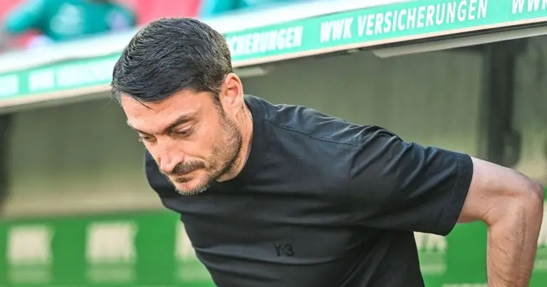 Treinador do Frankfurt Albert Riera - [EN] Treinador do Frankfurt explode: «Isto não é um bar nem um circo»