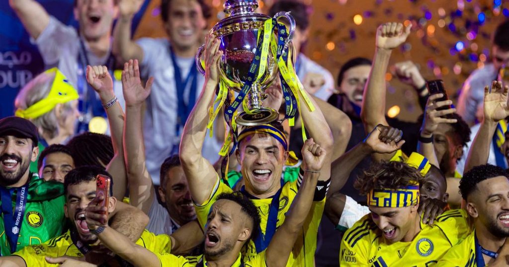 Festa de Al Nassr - [EN] Festa de arromba, família e amigos : como Ronaldo celebrou o título do Al Nassr (fotos)