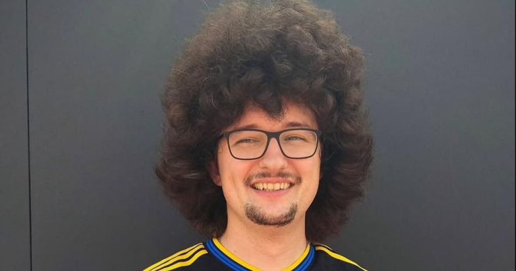 Adepto do Man Frank Ilett - [EN] Adepto do Man. United só vai cortar o cabelo... na próxima época