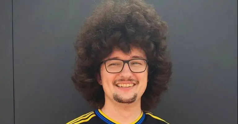 Adepto do Man Frank Ilett - [EN] Adepto do Man. United só vai cortar o cabelo... na próxima época