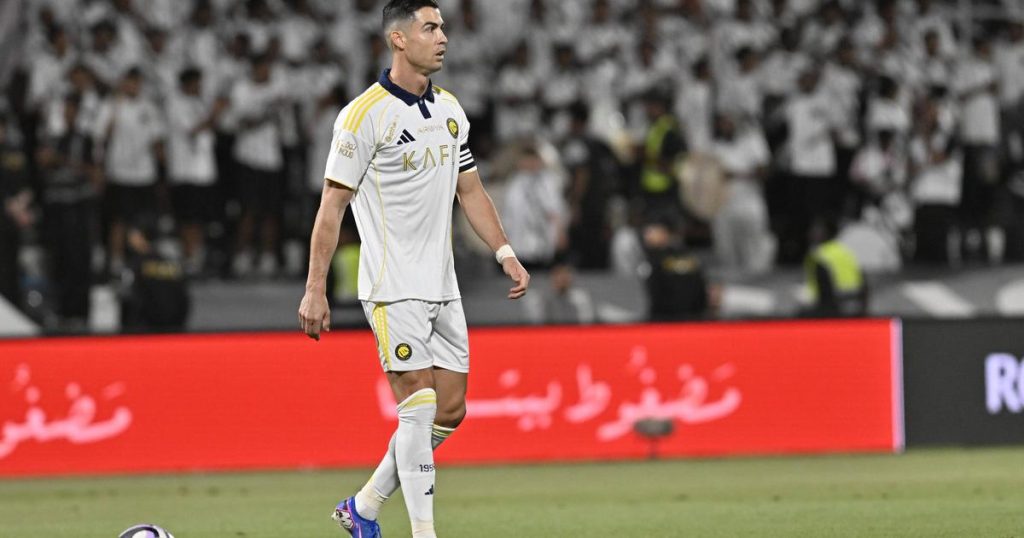 Cristiano Ronaldo Gamba Osaka - [EN] Frustração total: Ronaldo deixa relvado após derrota e não recebe medalha de vice-campeão