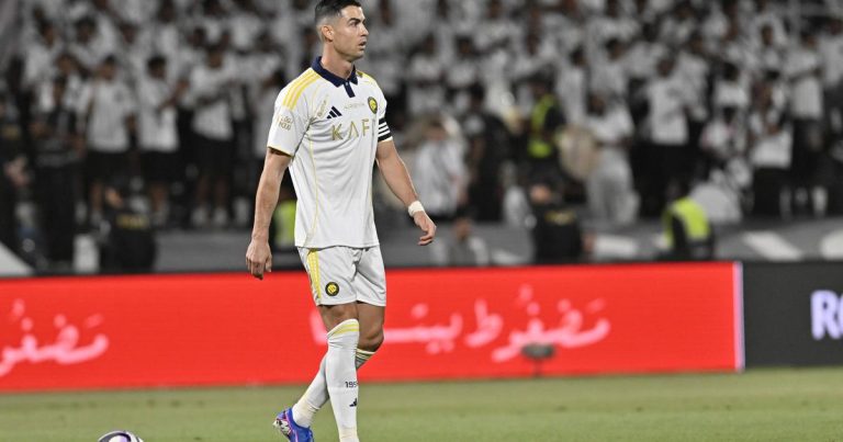 Cristiano Ronaldo Gamba Osaka - [EN] Frustração total: Ronaldo deixa relvado após derrota e não recebe medalha de vice-campeão