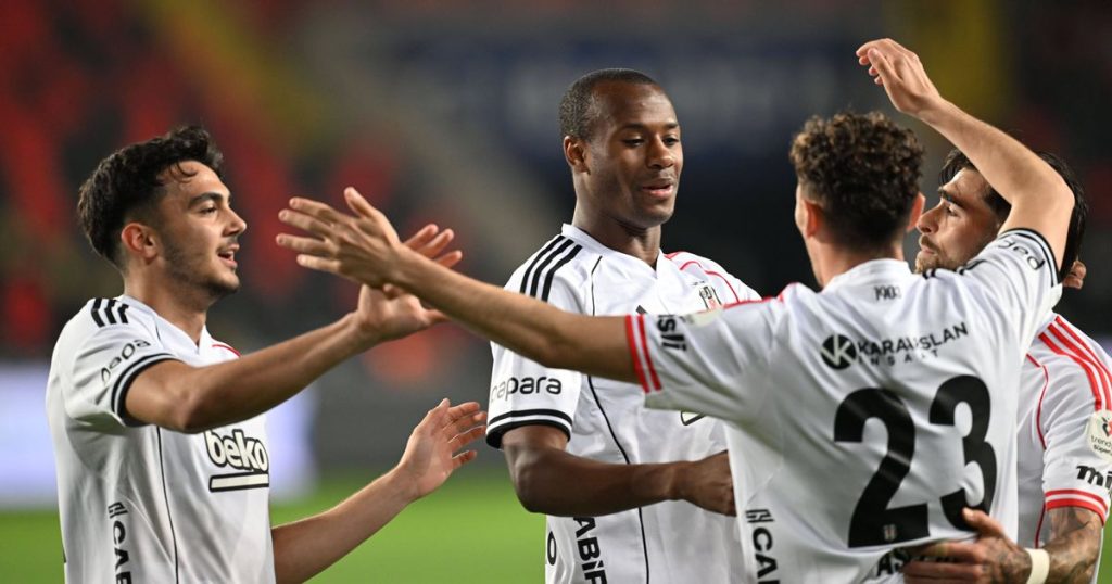 Depois de Kevin Rodrigues do - [EN] Besiktas perto de garantir Europa com golo de Tiago Djaló (vídeo)