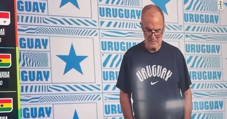 World Cup After the - Awkward? Bielsa explains bizarre photoshoot for the World Cup